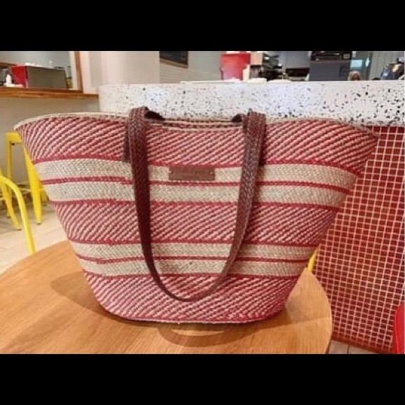 PRETTY - Picture 2 of 6